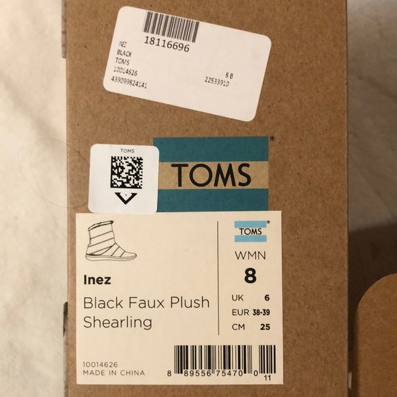 NWT faux Persian lamb black Inez boots from Tom’s with super soft fur lining - Picture 16 of 16